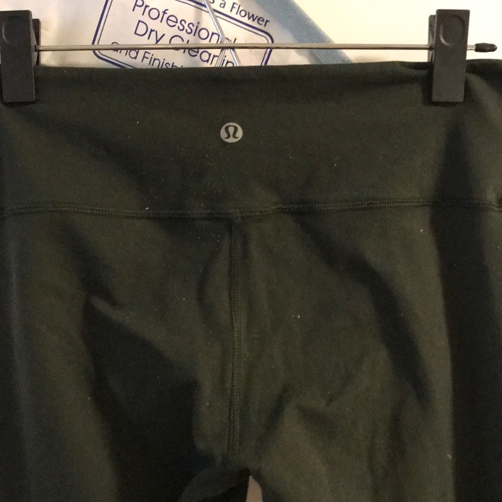 Lululemon size 6 army green winder under leggings